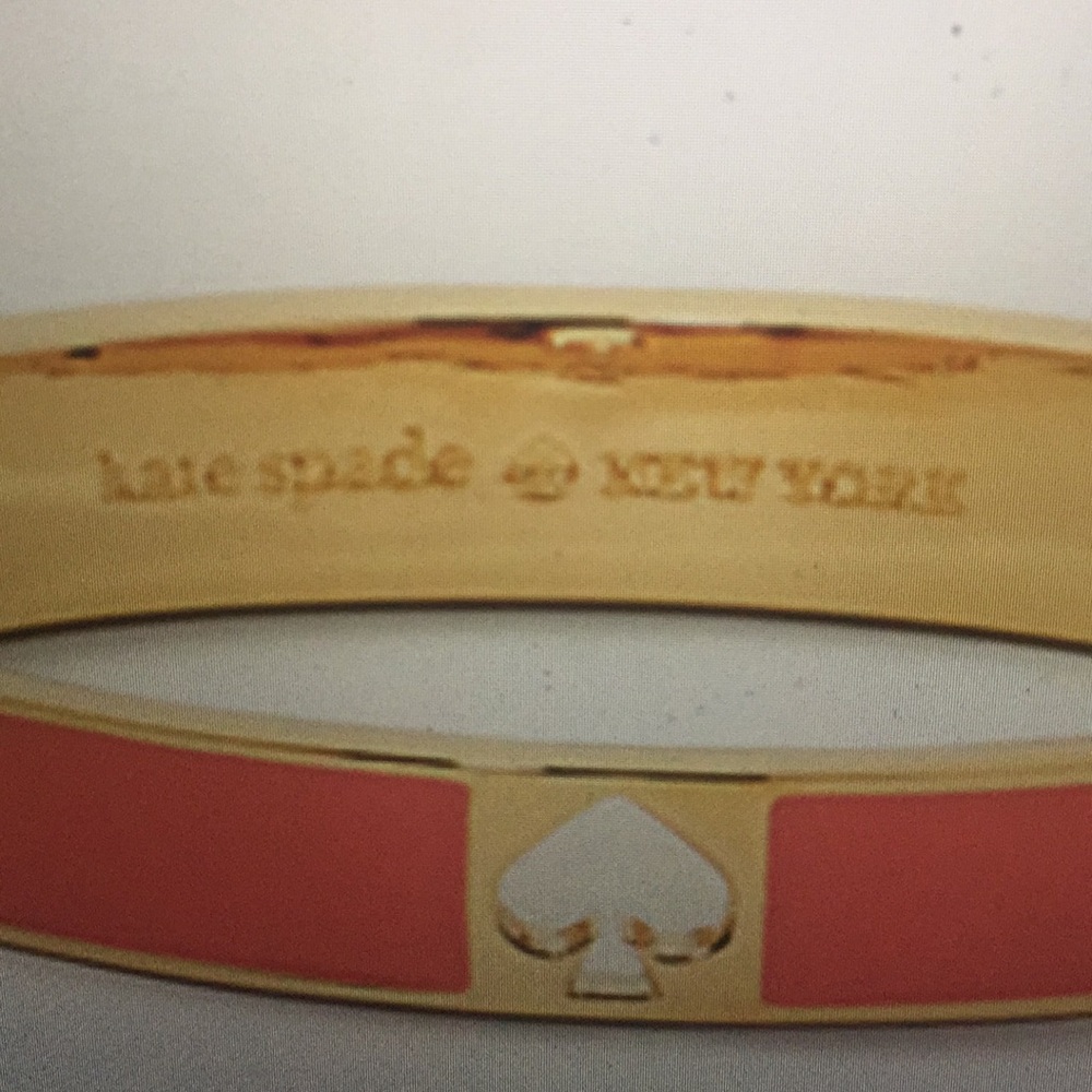 ♠️KATE SPADE HOLE SPADE 10MM HINGE BANGLE - Picture 2 of 7